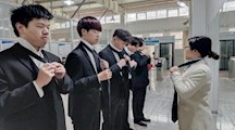 一条领带 全塑轨道学生服务形象