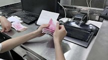 城轨学生开展花样点钞实训课堂