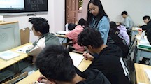 列车在轨道中行进
